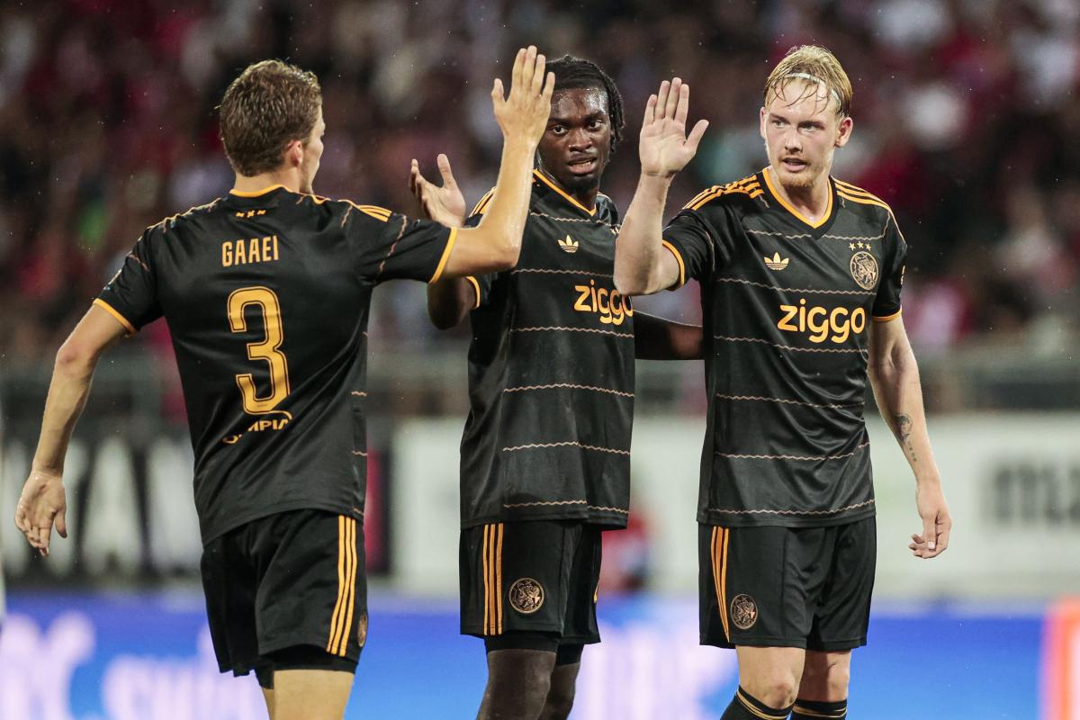 Ajax Comeback Dramatis di Conference League, Maarten Paes Kembali Jadi Cadangan Ter Stegen