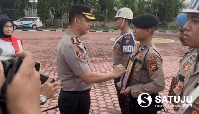 Polres Bengkalis Gelar Upacara PDTH Satu Personil, Kapolres AKBP Fahrian Saleh: Ini Contoh dan Pembelajaran Bagi Anggota