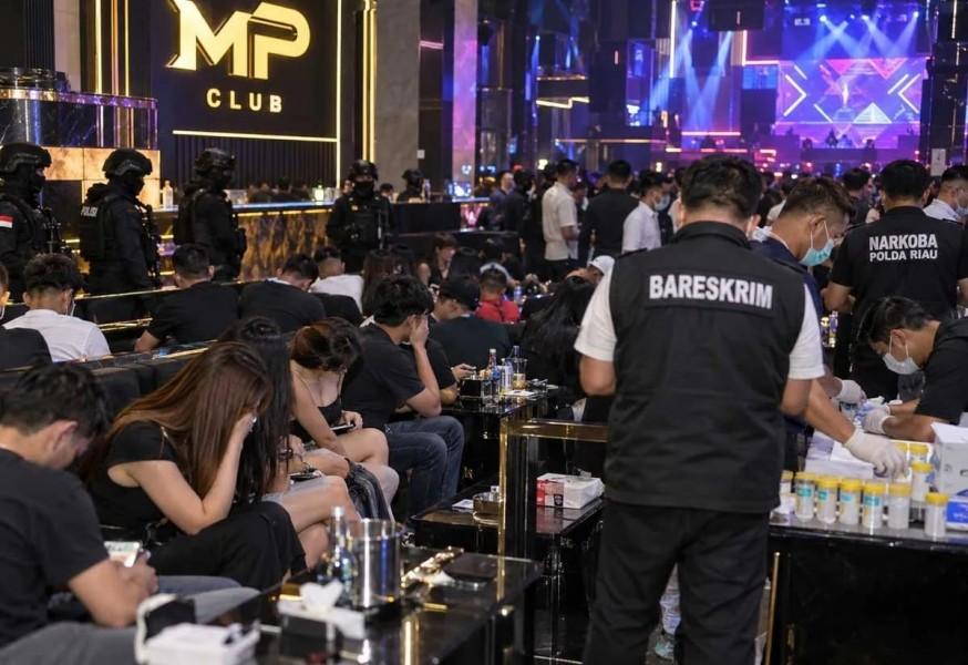 Bareskrim Polri dan Polda Riau Gerebek MP Club Pekanbaru, 68 Orang Diamankan