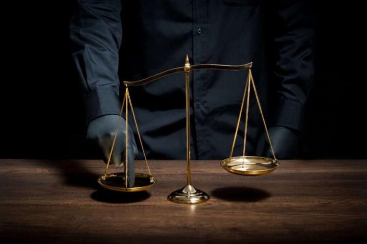 Prabowo dan Filosofi Keadilan: Amnesti, Abolisi dan Rehabilitasi di Tengah Hukum yang Rusak