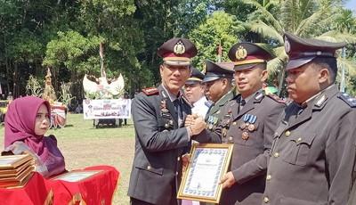 HUT RI ke-81 di Bantan, Penghargaan Kapolda Riau Dibagikan