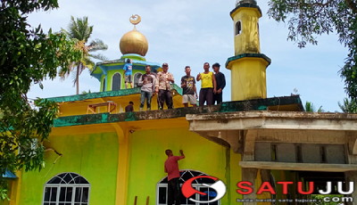 Sambut Bulan Suci Ramadhan, Warga Kampung Tanjung Dia Desa Selayar Gotong Royong