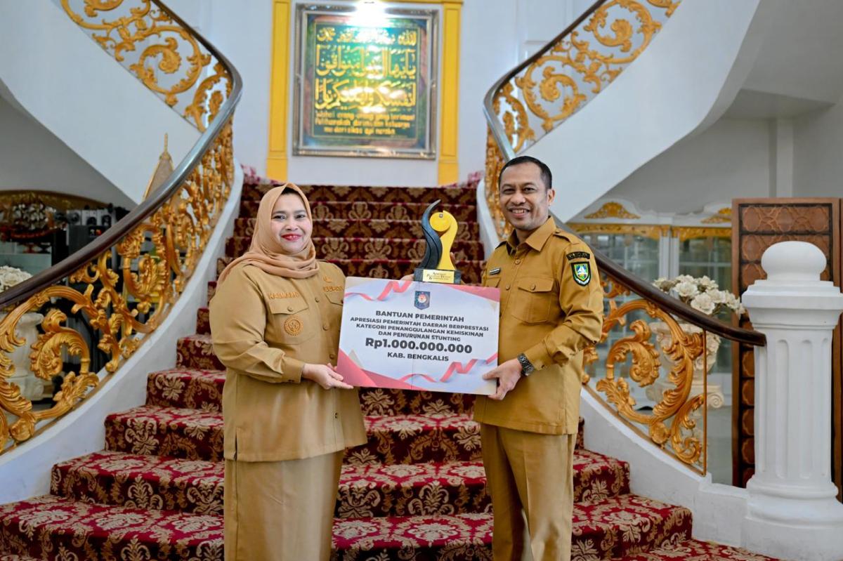 Bupati Bengkalis Kasmarni Terima Penghargaan Daerah Berprestasi 2026, Raih Juara III Penurunan Kemiskinan dan Stunting