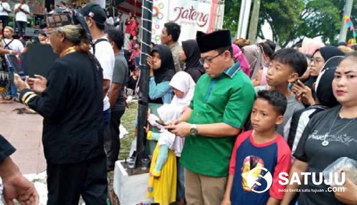 Wakil Ketua DPRD Propinsi Jawa Tengah, Keciduk Menonton Kuda Lumping