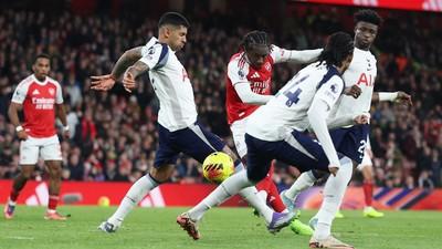 Arsenal Bantai Tottenham 4-1 di Liga Inggris