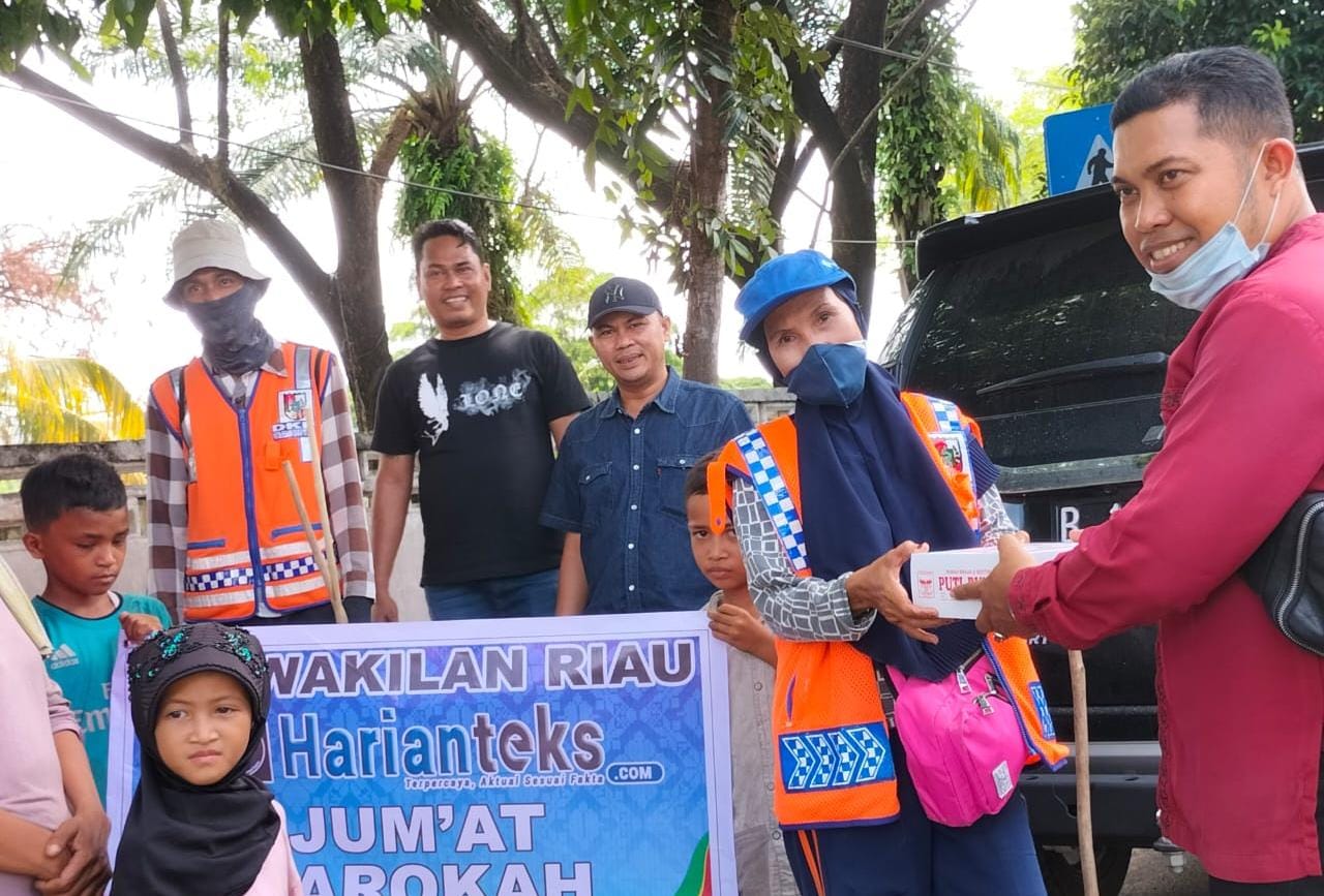 Media KPK Perwakilan Riau Media dan Harianteks Berbagi di Jumat Barokah