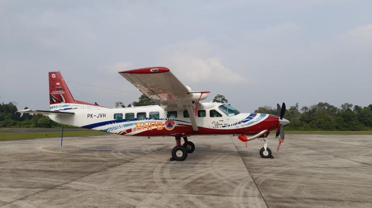 Cegah Karhutla: Tiga Pesawat OMC Dikerahkan di Riau, Puluhan Ton Garam Disemai