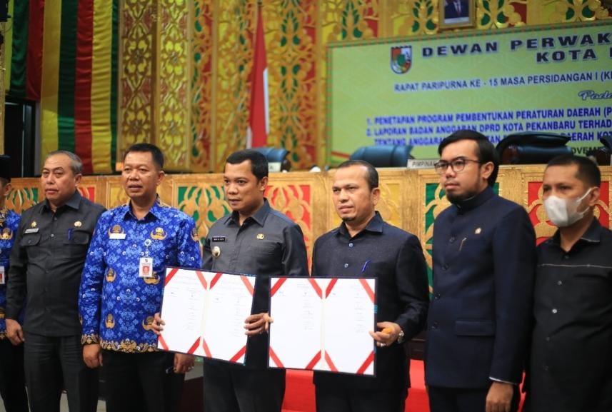 Melalui Rapat Paripurna DPRD Pekanbaru, Pj Walikota Pekanbaru Sahkan APBD 2023 Rp.2,699 Triliun 
