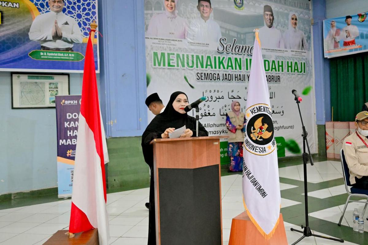 439 Jemaah Haji Kloter 9 Dilepas di Asrama Haji Batam, Bupati Kasmarni Sampaikan Doa dan Harapan Penuh Haru