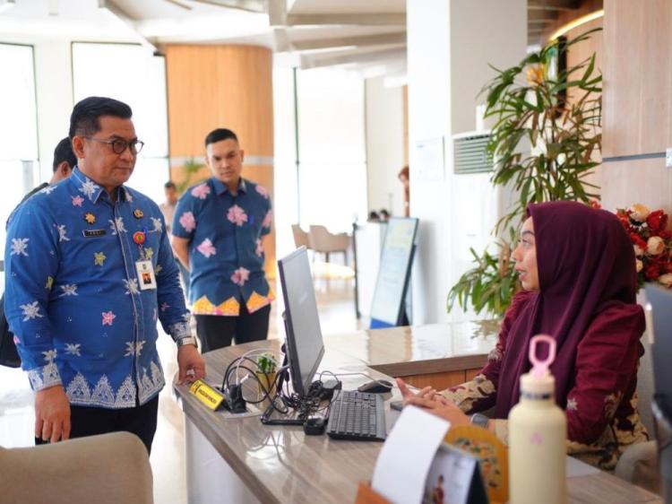 Sekda Riau Sidak OPD, Tekankan Pelayanan Publik Cepat dan Transparan