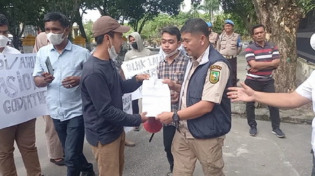 Tanggapi Aksi Demo, Ini Jawaban DLHK Riau