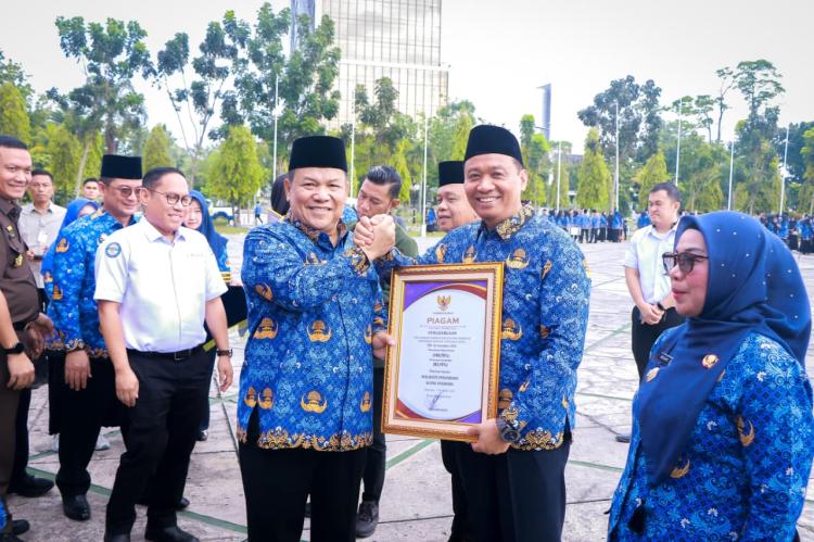 Pemko Pekanbaru Terima Penghargaan UHC, Kepesertaan Capai 100 Persen Lebih