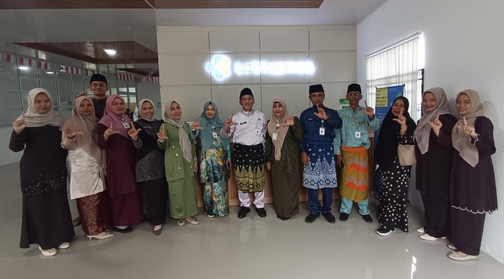 Kadiskes Bengkalis Tinjau Kesiapan Akreditasi UPT Labkesmas