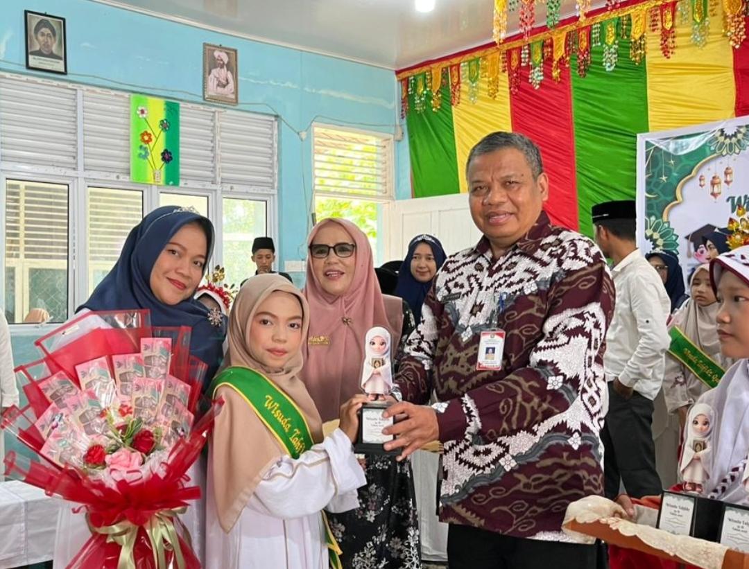 Dinas Pendidikan Bengkalis Apresiasi Wisuda Tahfiz SDN 10 Bengkalis, Cetak Generasi Qurani Berkarakter