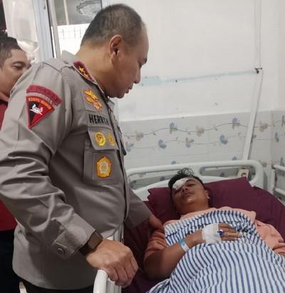 Kapolda Riau Turun Langsung Jenguk Korban Pengeroyokan PMII, Janji Usut Tuntas Tanpa Pandang Bulu