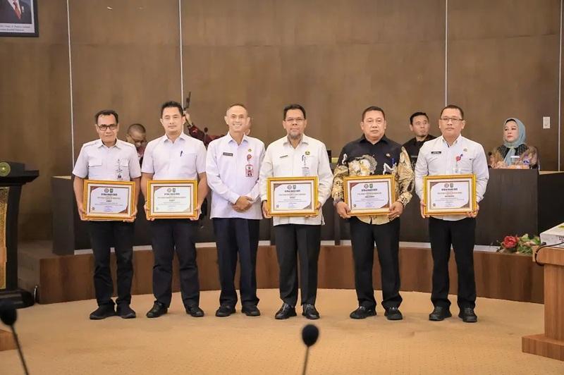 Pemko Pekanbaru Raih Predikat Informatif pada KI Riau Award 2025