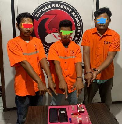 Tiga Pelaku Narkoba Diciduk di Rumah Kosong, Satresnarkoba Bengkalis Sita Ganja