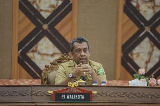 Pj Wako Pekanbaru Ajak Masyarakat Bersihkan Lingkungan untuk Antisipasi Banjir dan DBD