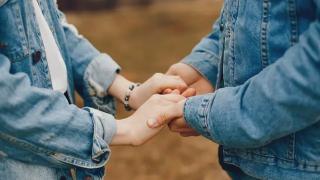 7 Zodiak yang Paling Setia dalam Hubungan