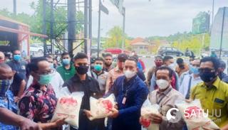 Peduli Melalui Berbagi, FBN Bali Rangkul Perkumpulan INTI Bagikan 150 Karung Beras