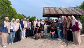 Mahasiswa KKN IAIN Datuk Laksemana Bangun Tugu di Tanjung Gadai