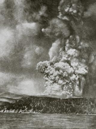 Letusan Krakatau 1883: Ledakan Dahsyat yang Mengubah Suhu Bumi hingga Membuat Bulan Tampak Biru