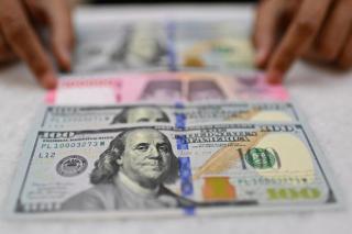 Jeblok! Rupiah Nyaris Sentuh Rp18.000 per Dolar, HSBC dan DBS Sudah Jual di Atas Rp17.900