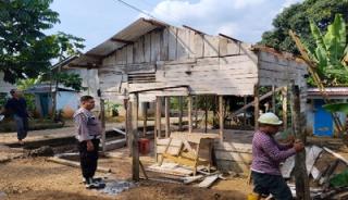 Bedah Rumah Polda Riau Sentuh 13 Warga Kurang Mampu Sambut HUT Bhayangkara ke-80