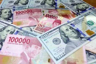 Rupiah Dibuka Melemah ke Rp17.885 per Dolar AS di Awal Oktober