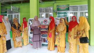 HWK Sumbar Sambangi Panti Asuhan Al-Falah, Salurkan Bantuan dan Kenalkan Adat Minangkabau