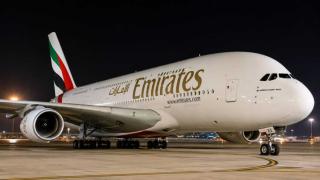 Airbus A380 Emirates Mendarat Perdana di Indonesia, Bawa Skuad AC Milan dari Jakarta