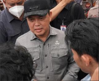 Gubernur Kalbar Ria Norsan Emosi Hadapi Mahasiswa yang Gelar Aksi di Bundaran Bandara Supadio