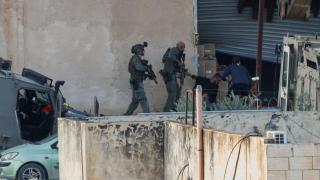 Berlakukan Jam Malam di Tepi Barat, Israel Ambil Alih Rumah Warga