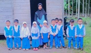 Viral Sekolah Menumpang Rumah Warga di Desa Teluk Papal, Orang Tua Murid Berharap Perhatian Pemerintah