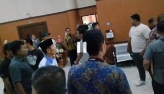 Rapat Banggar DPRD Riau Ricuh, Adu Pukul Antar Anggota Terekam Video