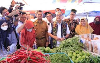 Pj Walikota Pekanbaru Muflihun, Dampingi Mendag Tinjau Pasar Cik Puan