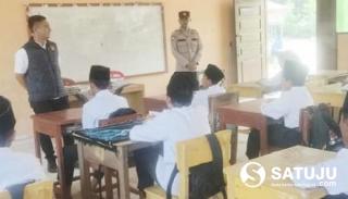 Kapolsek Langgam IPDA Bambang Tegaskan Pelajar Harus Disiplin dan Jauhi Bullying