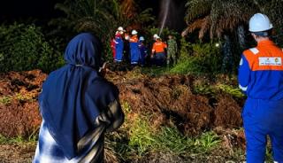 Bupati Siak Bertahan hingga Dini Hari, Karhutla Nyaris Kepung 5 Sumur Minyak BSP