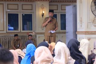 Dinilai Bantu Sosialiasi Program Prioritas Pemko Pekanbaru, Pj Wako Muflihun Berikan Apresiasi Ketua RT dan RW