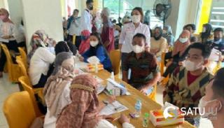 IMBI Bersama RSI Riau Gelar Vaksinasi Massal di GOR dan Bagikan Sembako