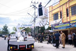 Pemko Pekanbaru Mulai Tertibkan Kabel Fiber Optik, Empat Ruas Jalan Jadi Prioritas