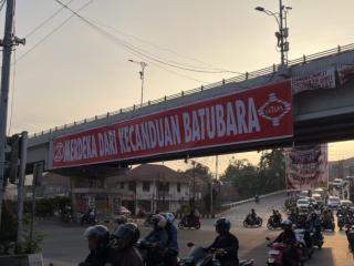 17 Agustus Bukan Sekadar Upacara, JATAM Kaltim dan Mahasiswa Serukan “Merdeka dari Kecanduan Batu Bara”