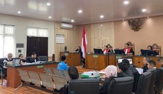 Menangis di Persidangan, Suratman Bantah Terima Uang Negara