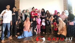 Berdongeng di Teratak Literasi Bareng Kak Aina dan Kak Elyne Pakai Boneka