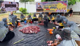 PWMOI Riau dan DNT Tour Sembelih 4 Sapi Kurban di Pekanbaru