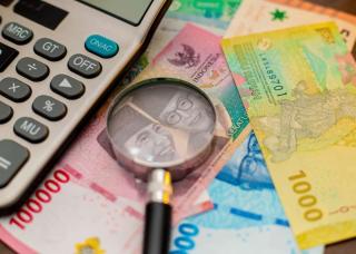 Rupiah Diproyeksi Konsolidasi, Berpotensi Bergerak di Rp17.850–Rp17.950 per Dolar AS