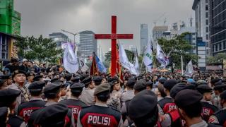 Salib Merah Raksasa di Demo PMKRI Jakarta, Terinspirasi Perjuangan Masyarakat Adat Papua