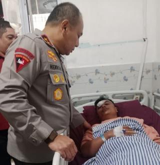 Kapolda Riau Turun Langsung Jenguk Korban Pengeroyokan PMII, Janji Usut Tuntas Tanpa Pandang Bulu