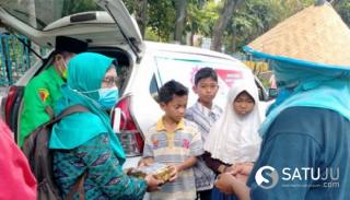 Jumat Barokah, RMB-LHMR Kota Pekanbaru Berbagi Nasi Kotak dan Masker