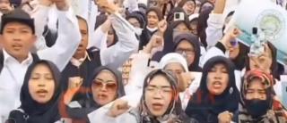 Ratusan Guru Honorer Menangis, Kecewa Dugaan Prioritas Pegawai MBG Viral di Media Sosial